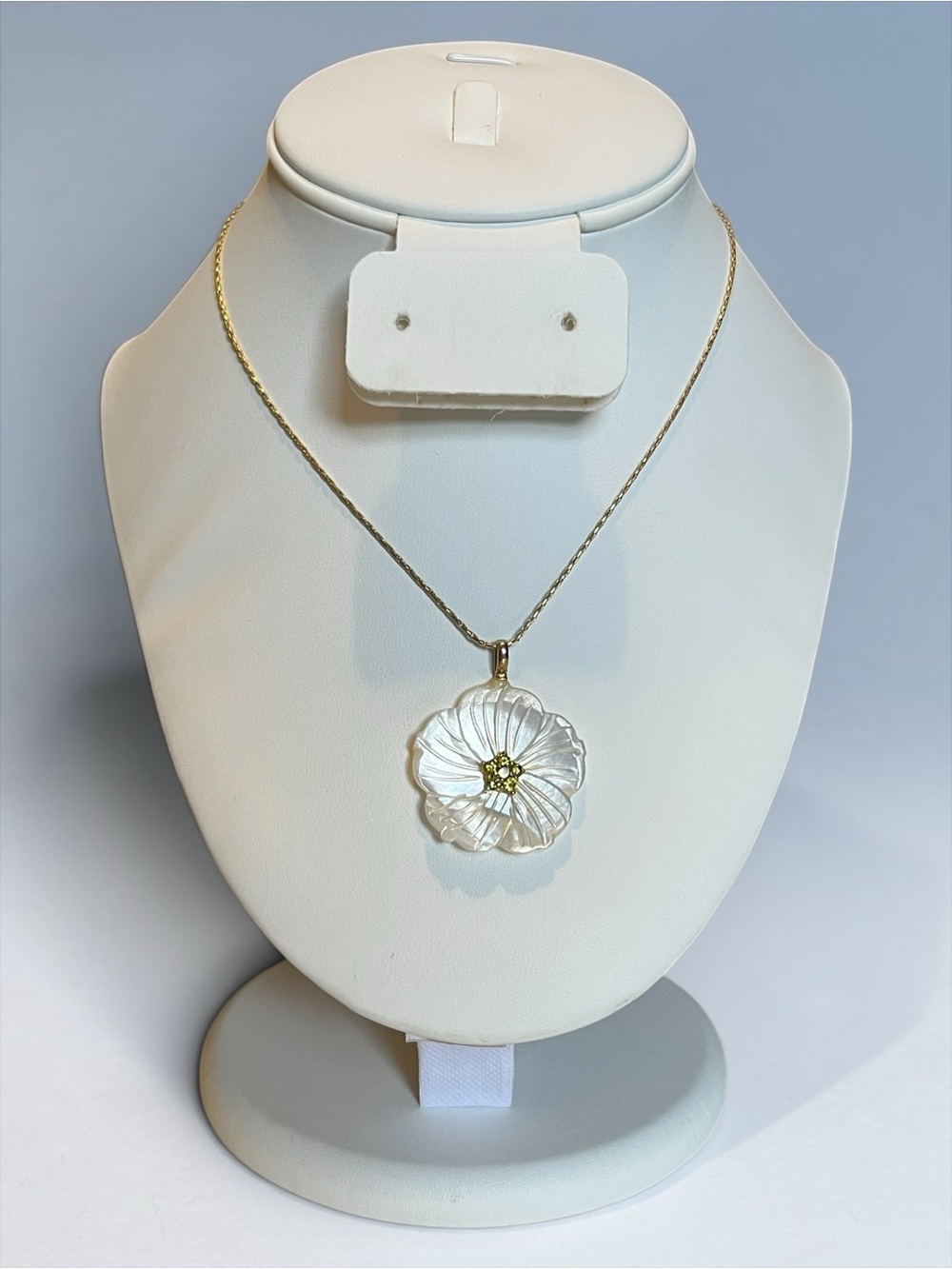 Cookie Lee Mother Of Pearl Shell Flower Crystal Gold Tone Necklace CC X